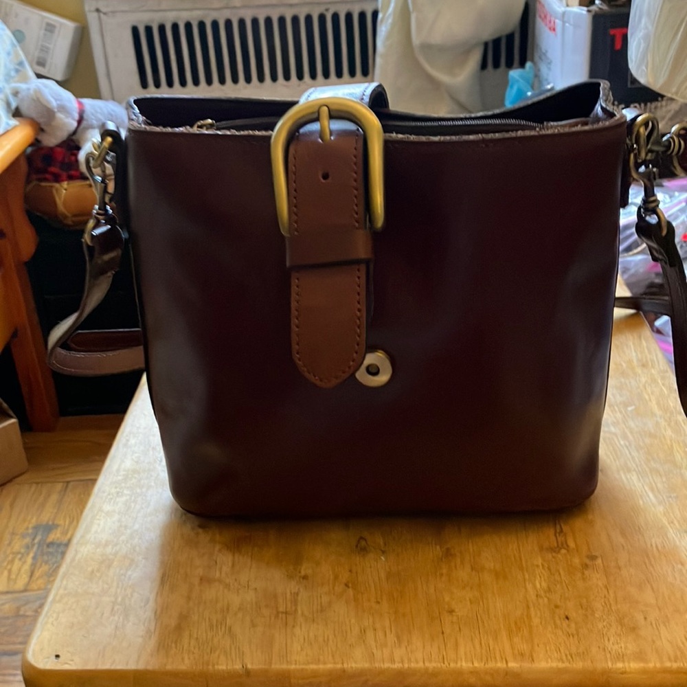 Vintage tan Irving bkt handbag.